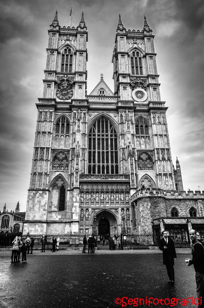 Tra il sacro e l'austero