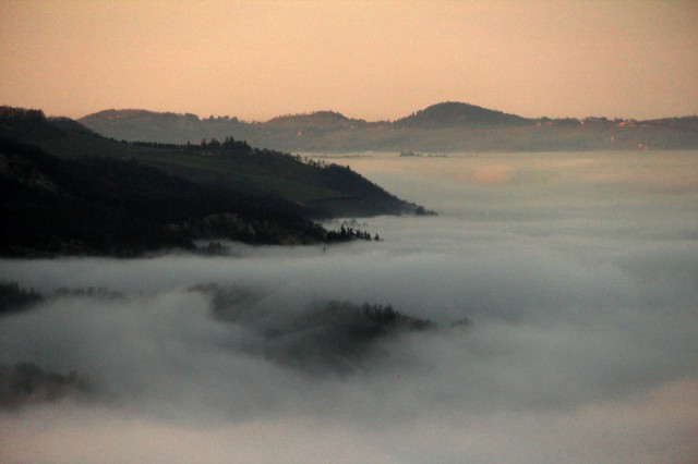 Montagne tra la nebbia