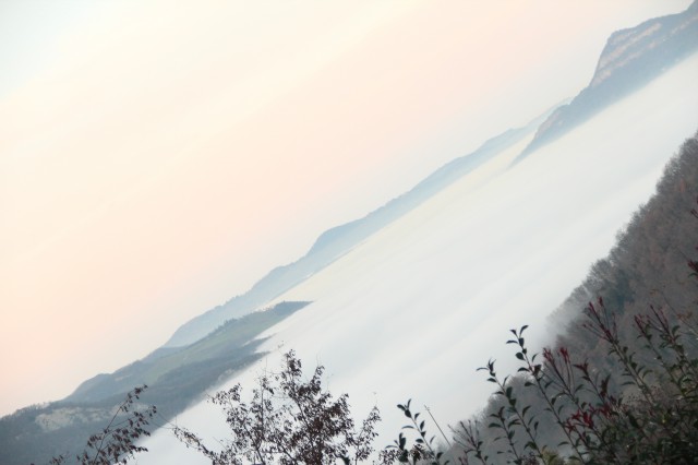 Montagne tra la nebbia 2