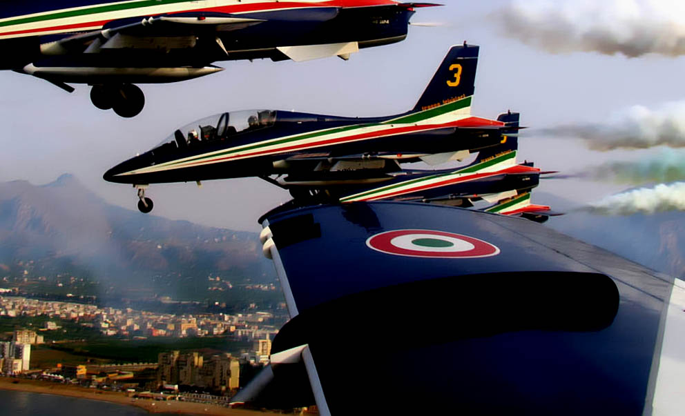 �Non con l'ira ma col riso s'uccide.�  Nietzsche