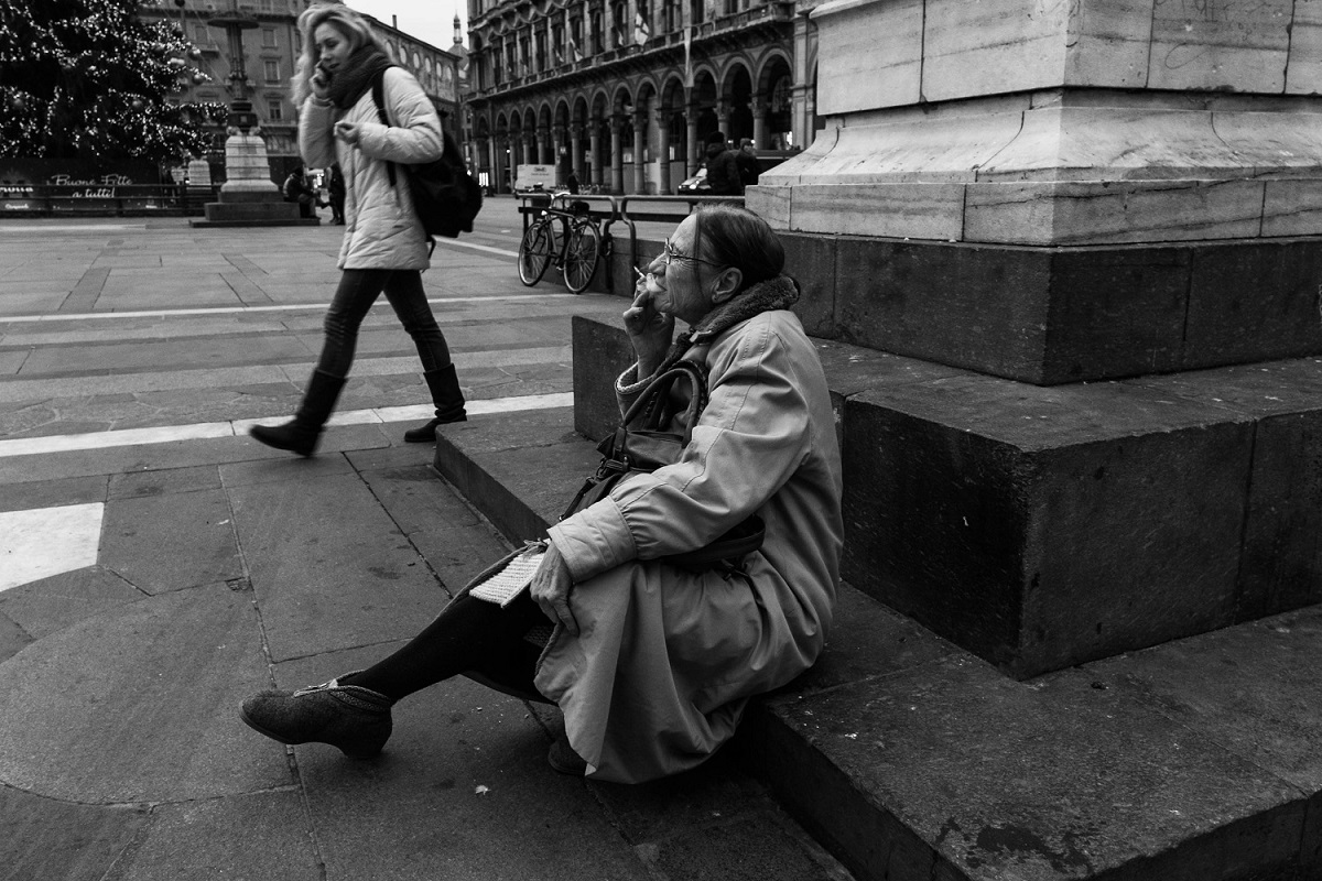 Milano - Woman & Smoke