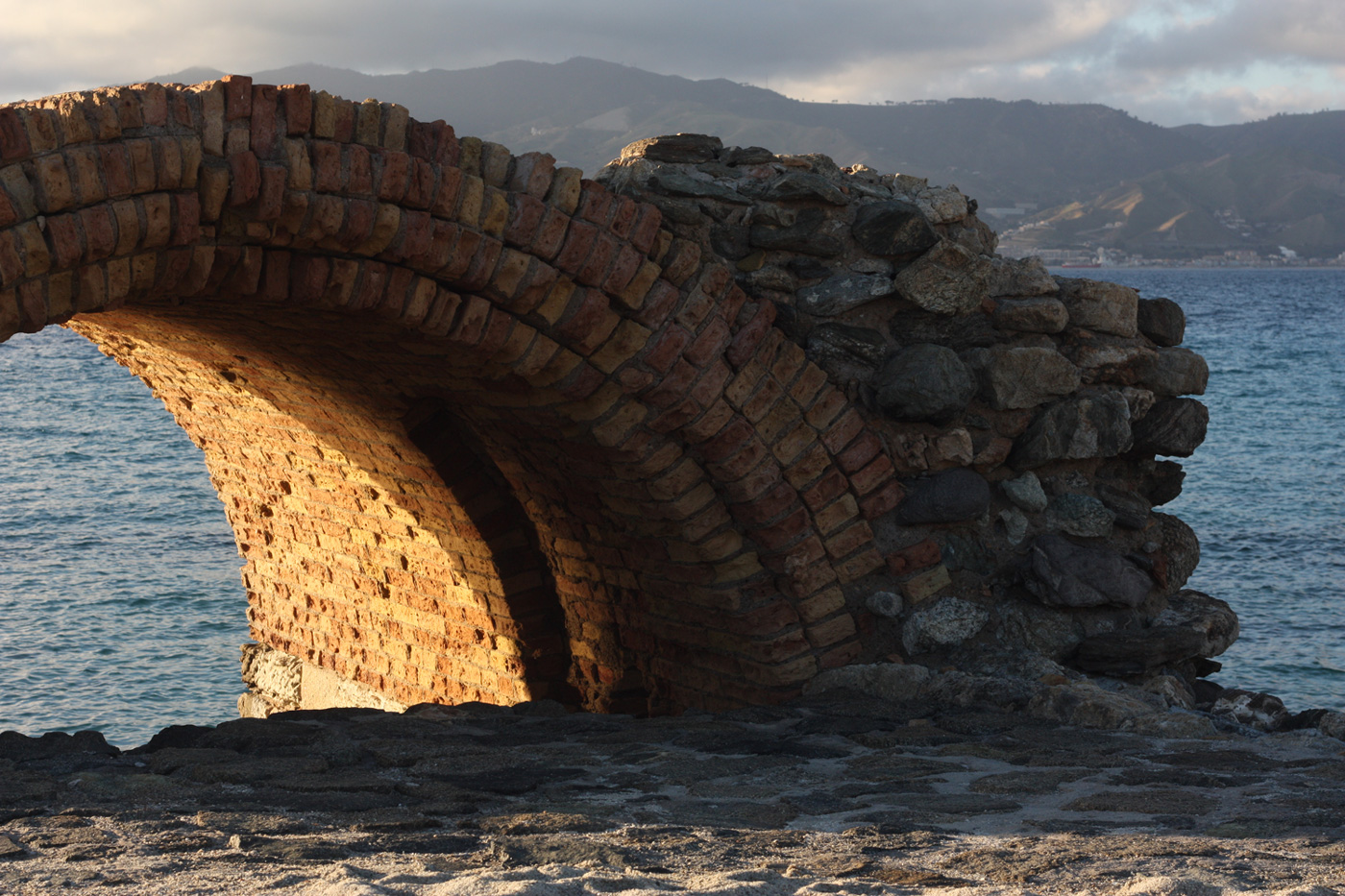 scorcio sullo stretto di Messina