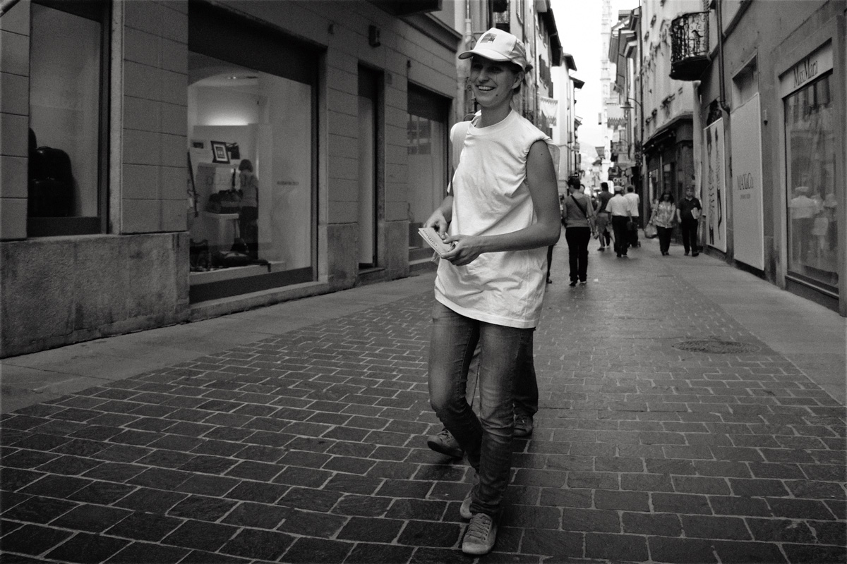 stupita sorridente divertita