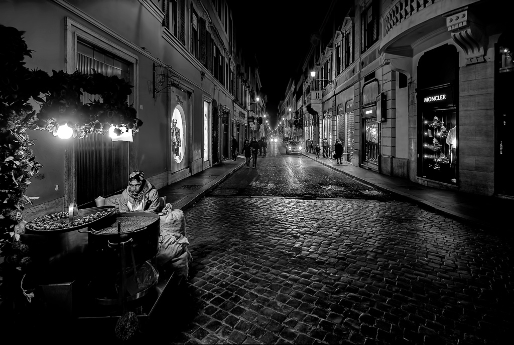 Roma by night