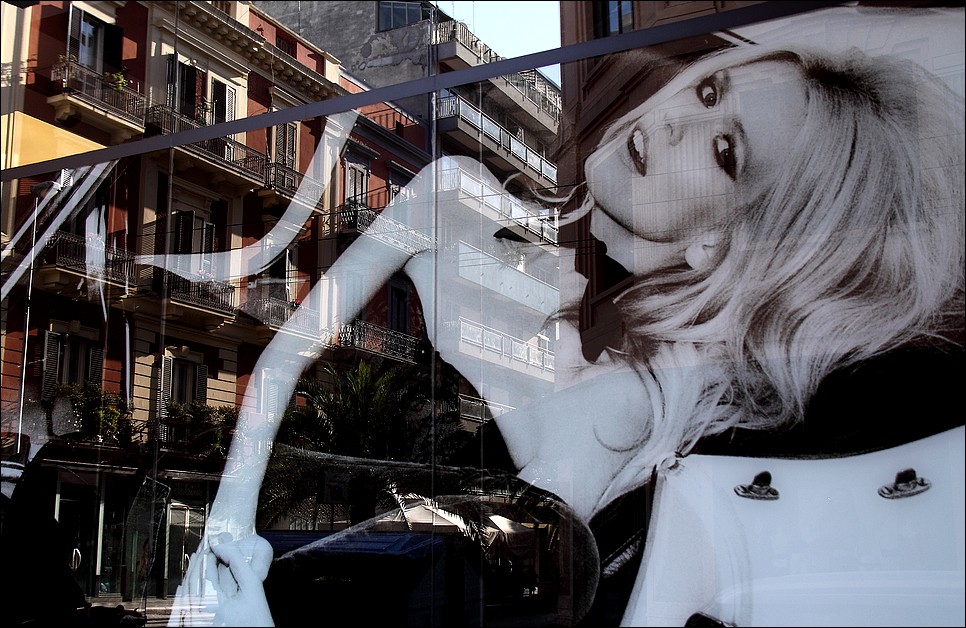 Una donna...in vetrina