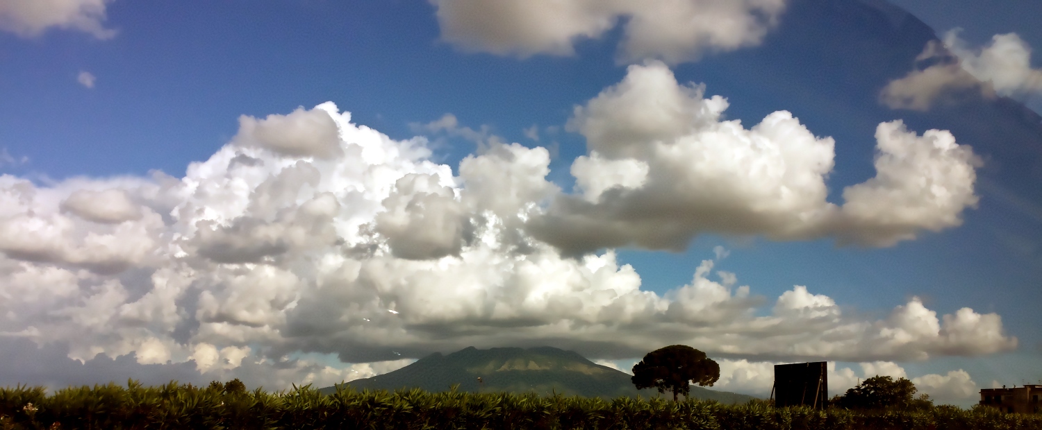 Vesuvio tra le nuvole