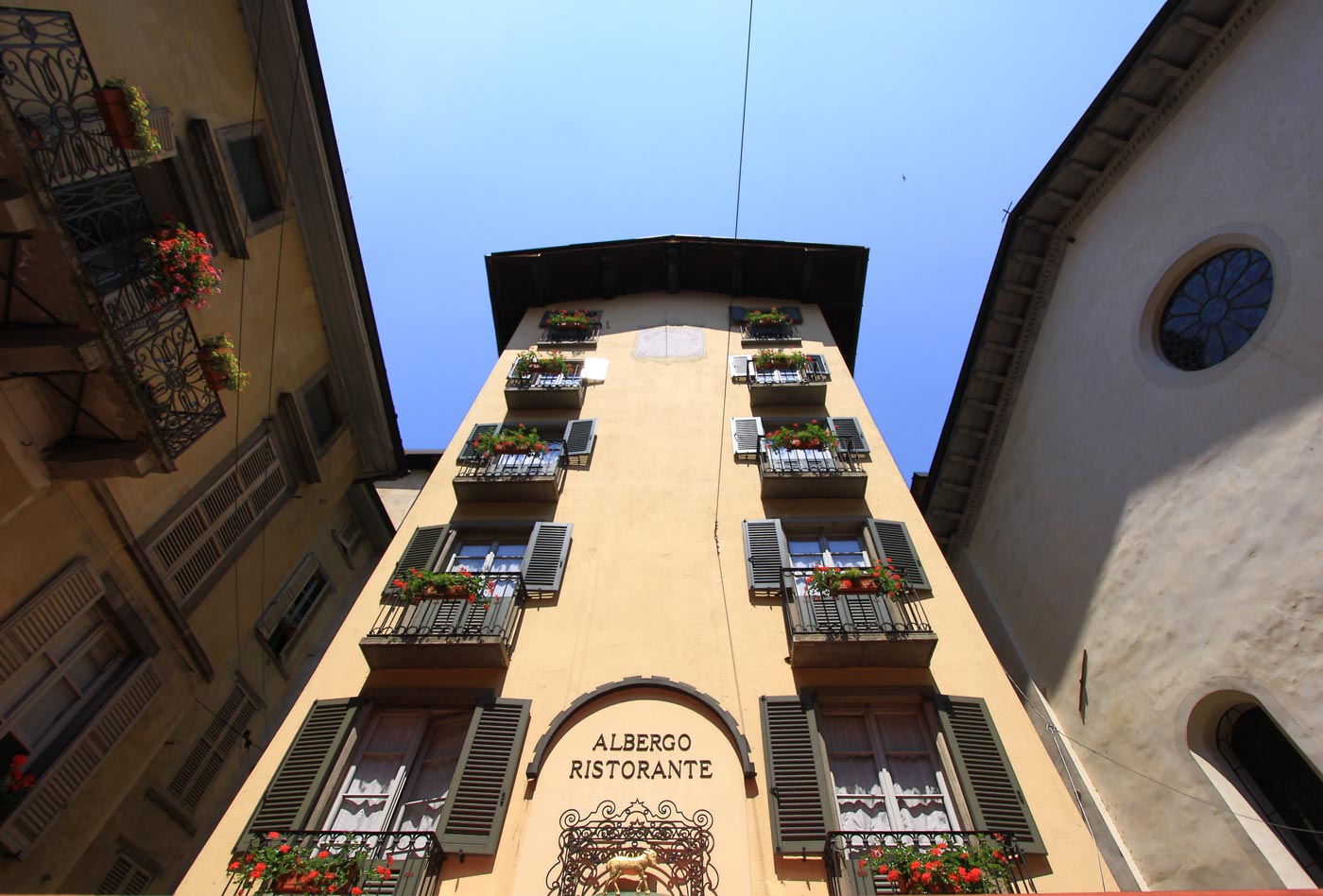 Albergo dal basso
