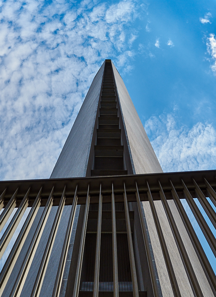 Il fianco del Pirellone