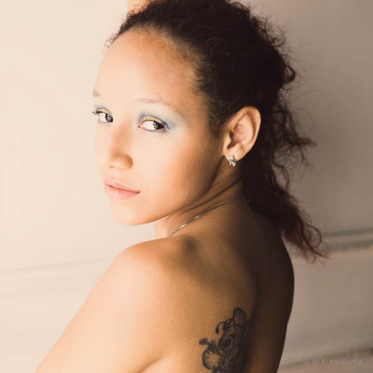 Mi @5 Ritratto di spalle