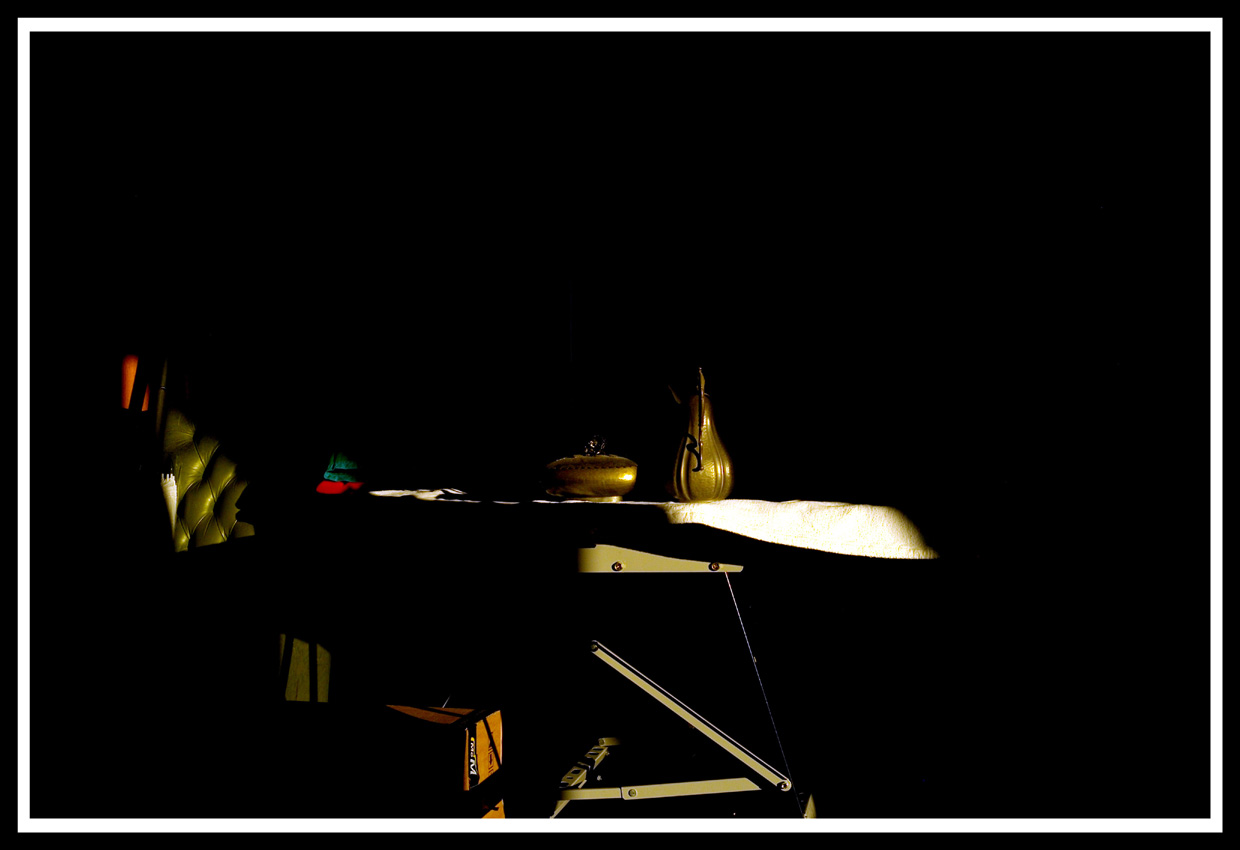 Macedonia di colori con brocca e cofanetto