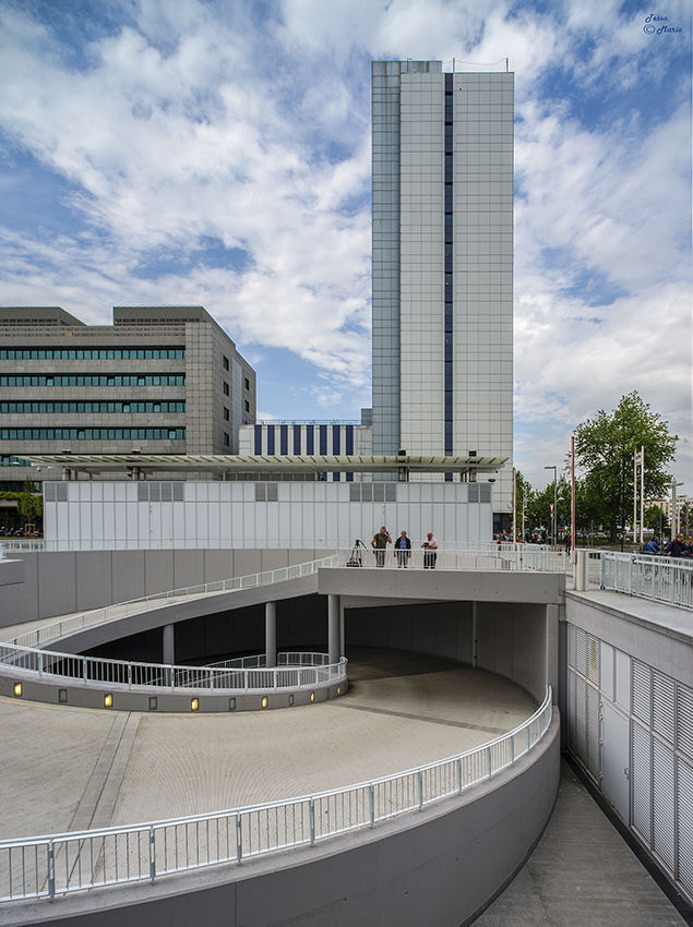 Palazzo Rai non torreggia pi� con il San Paolo Finito. Torino.