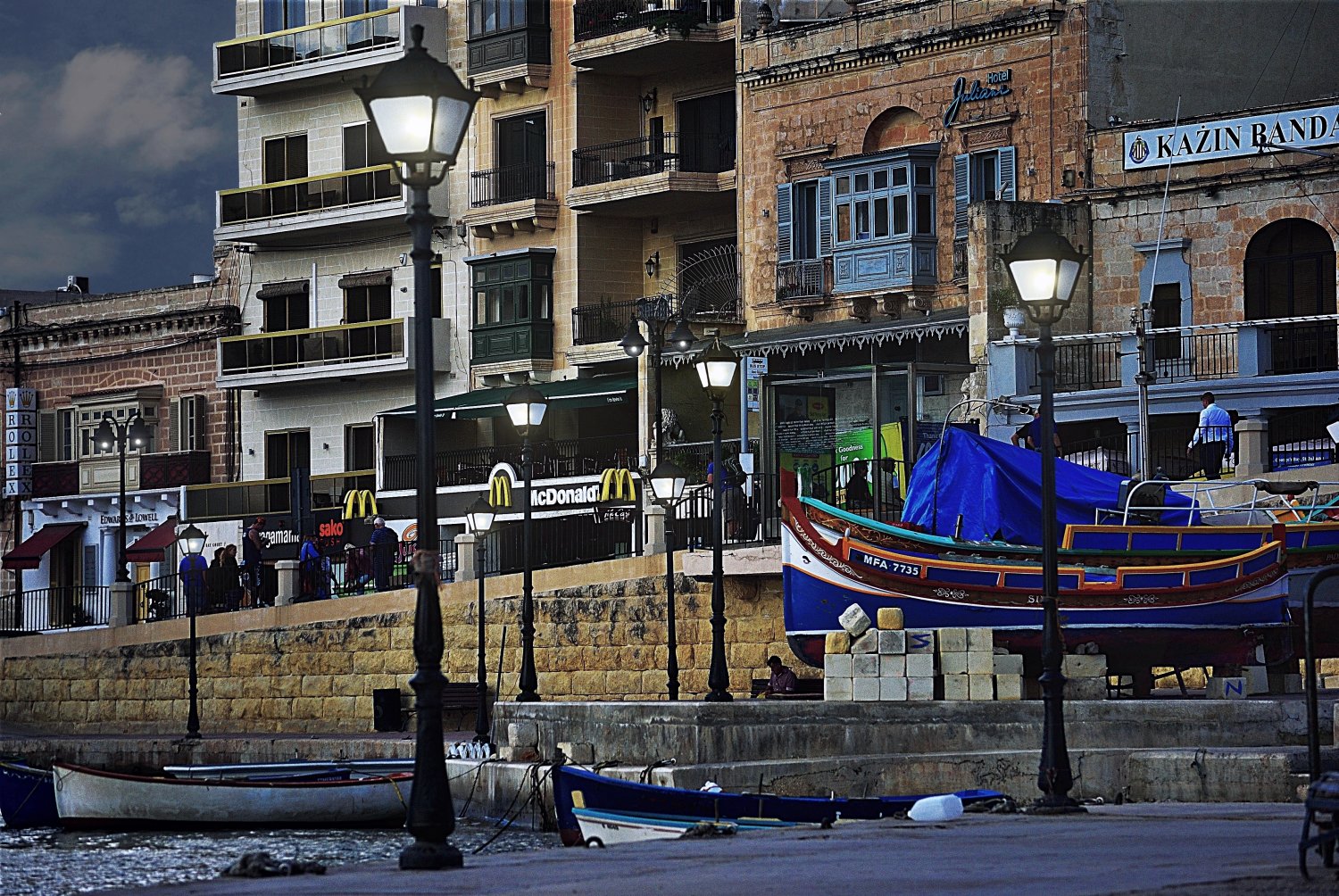 porticciolo al crepuscolo