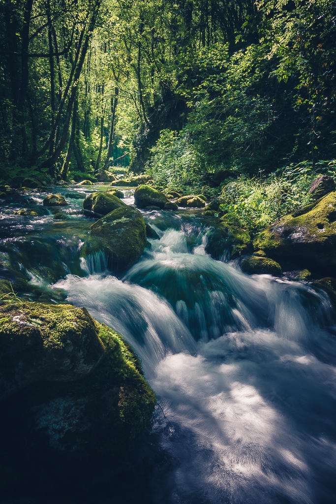 lo scorrere dell'acqua