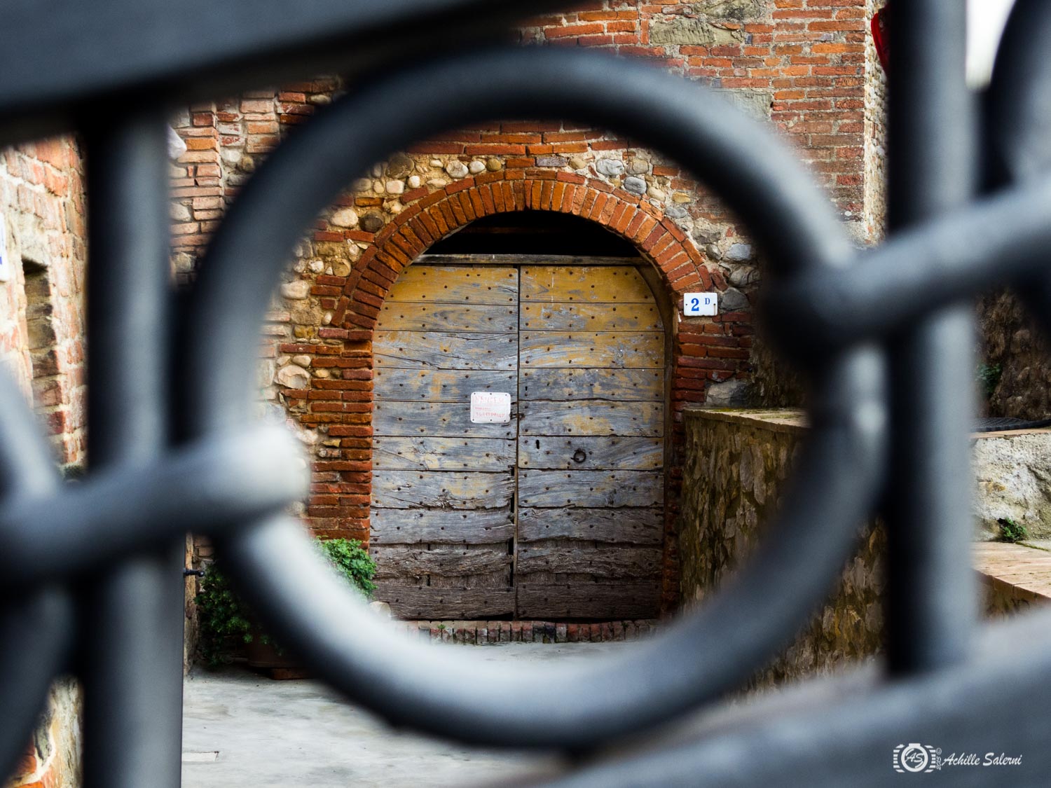 il cancello e il portone
