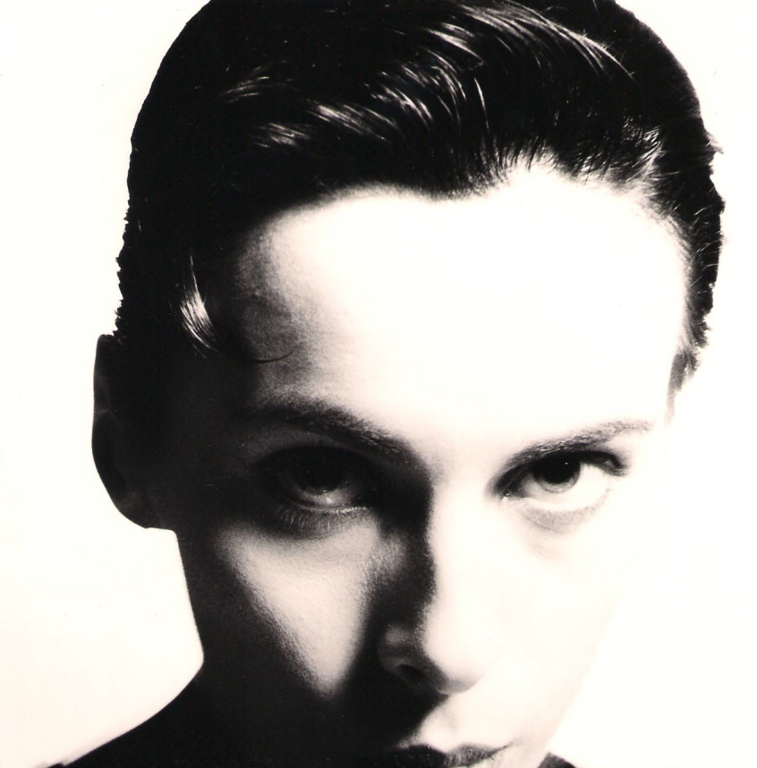 . timida espressione .