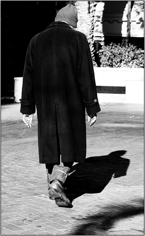 L'anziano-Solo va con la sua ombra