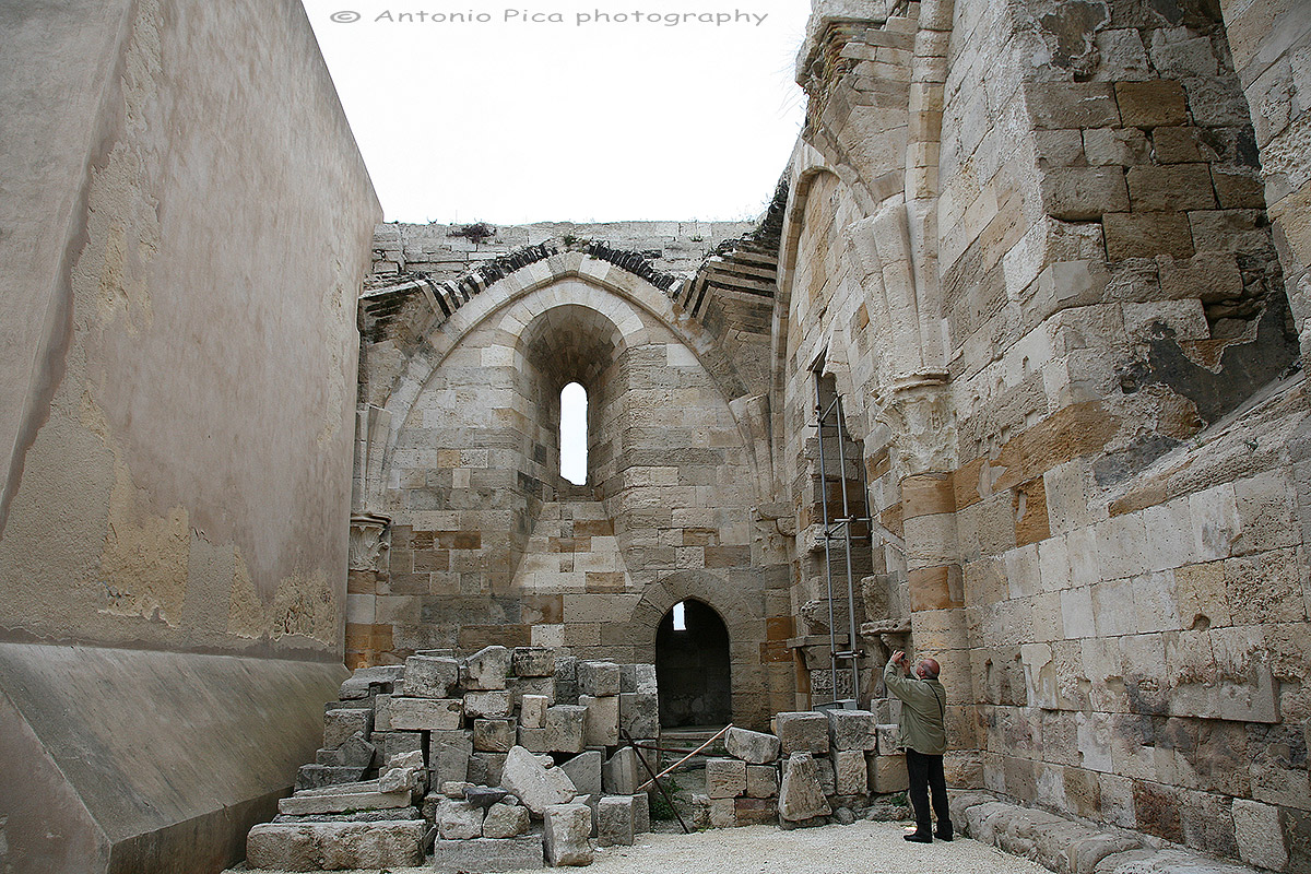 tra le mura del Castello Maniace
