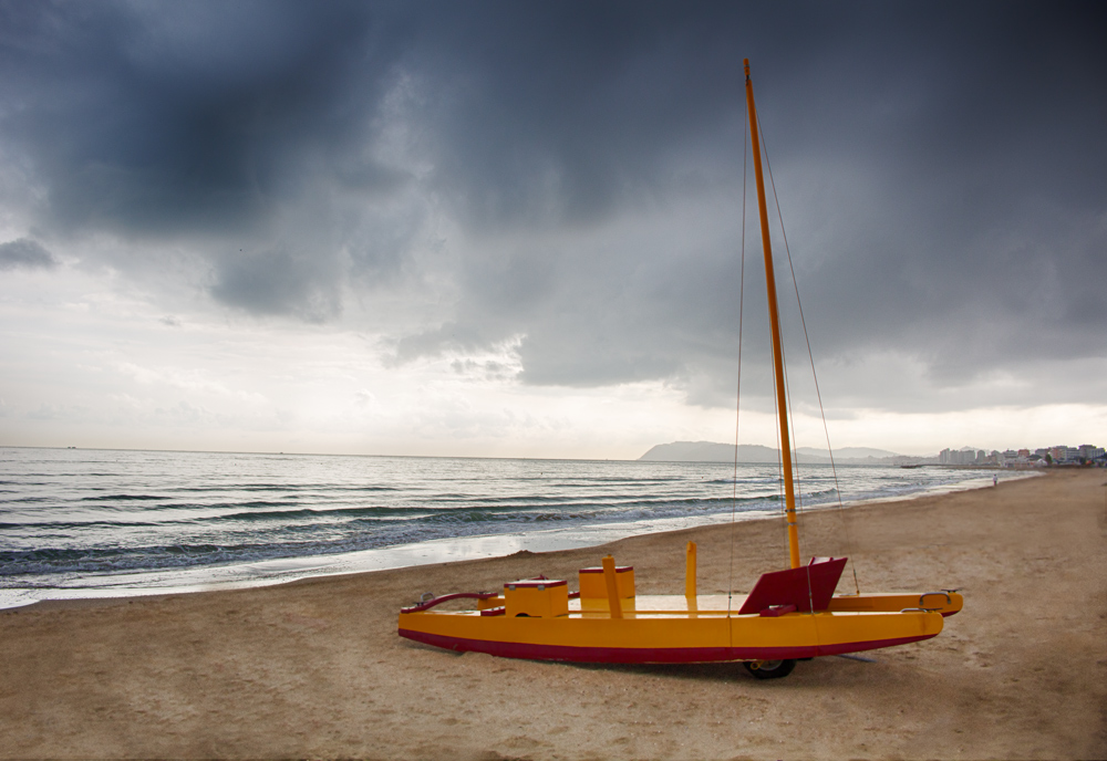 Barca in riva al mare