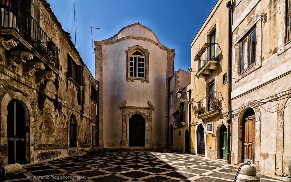 Ex chiesa de Cavalieri di Malta,  sconsacrata, in ortigia zona a (spirduta)