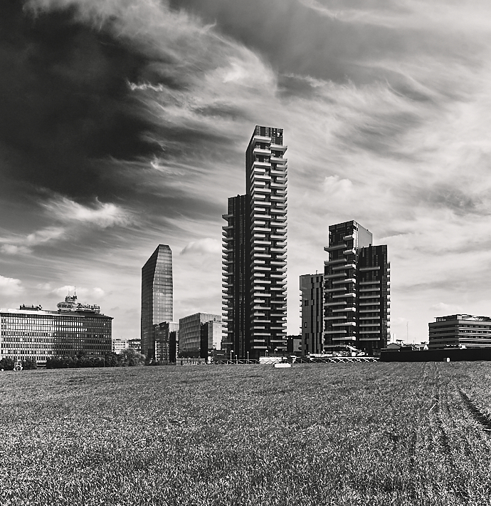 La nuova Milano in bianco e nero