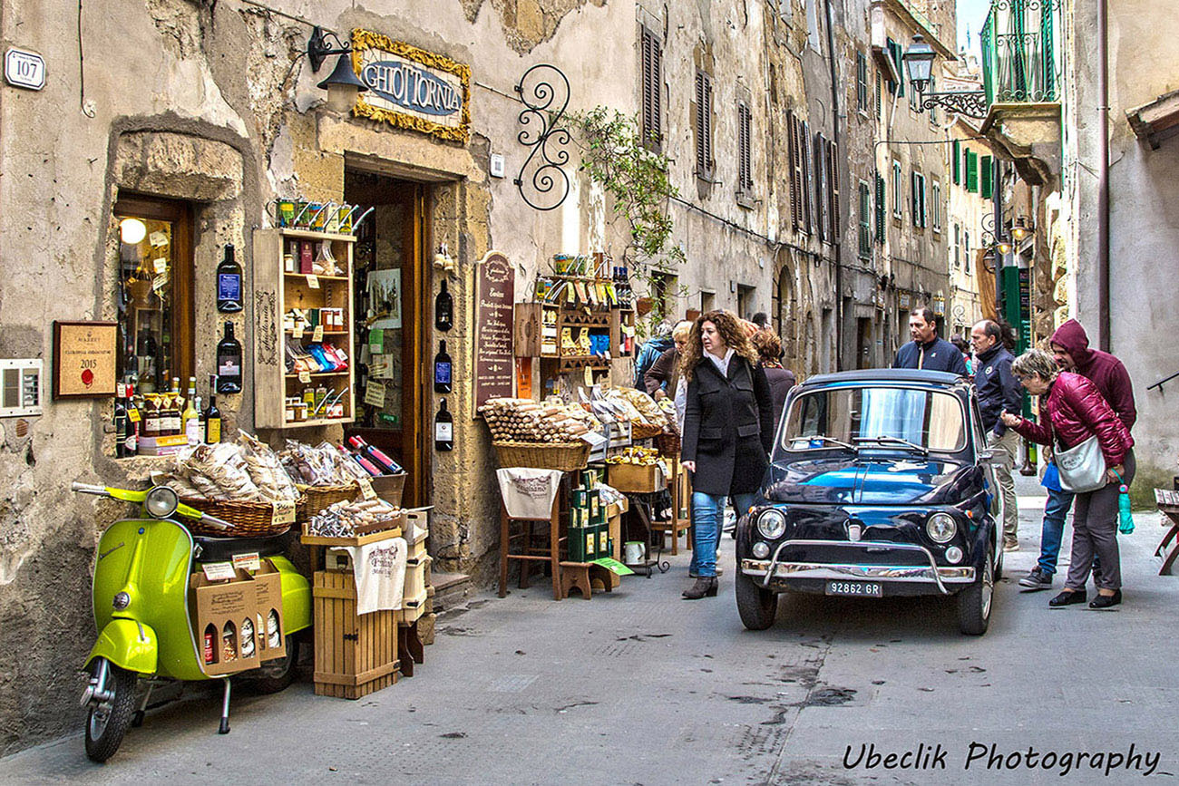 Tra Vespa e 500.... Pitigliano come 50 anni fa!