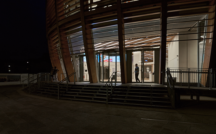 Unicredit Pavillion di sera