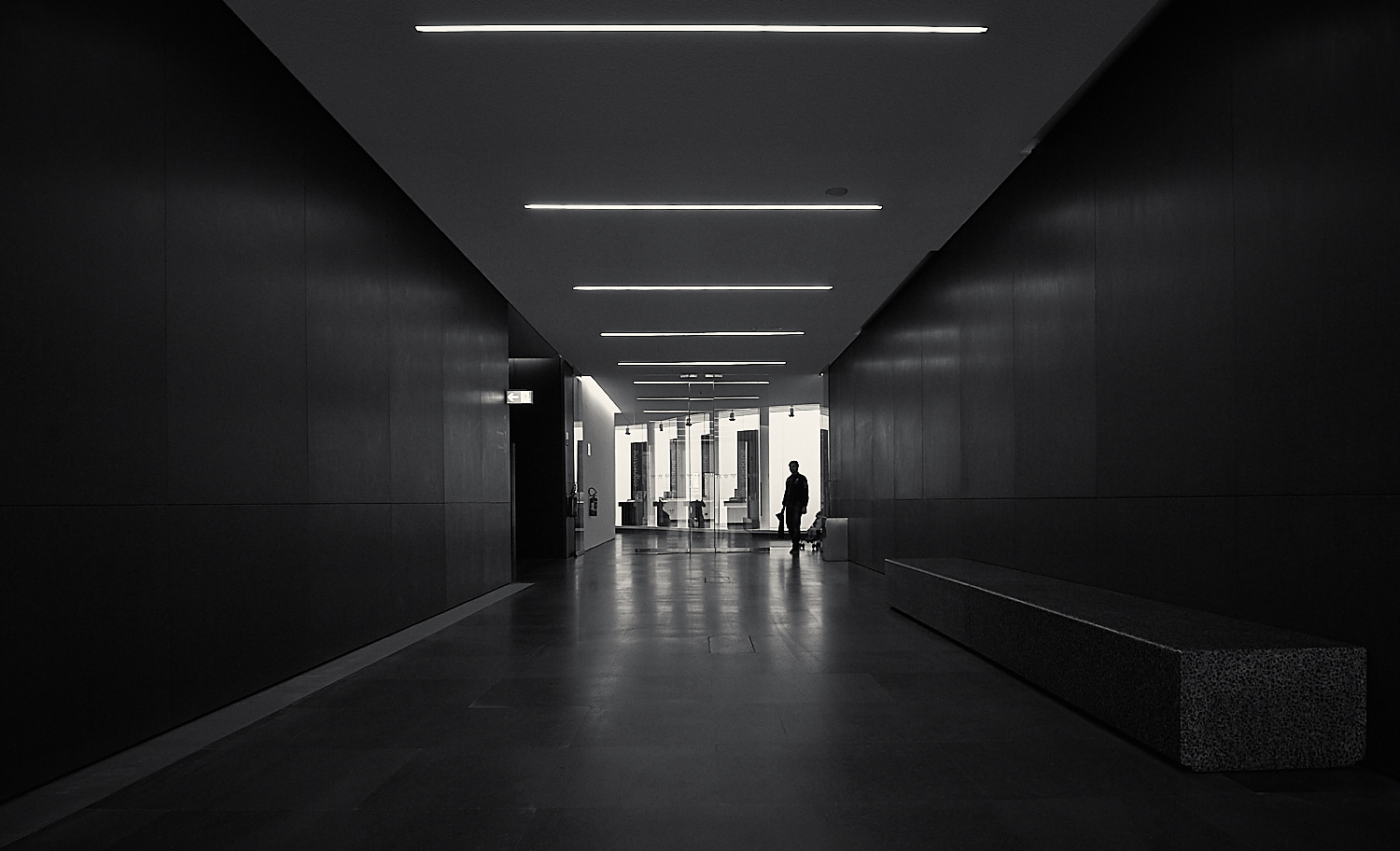 Un corridoio al Mudec B e N