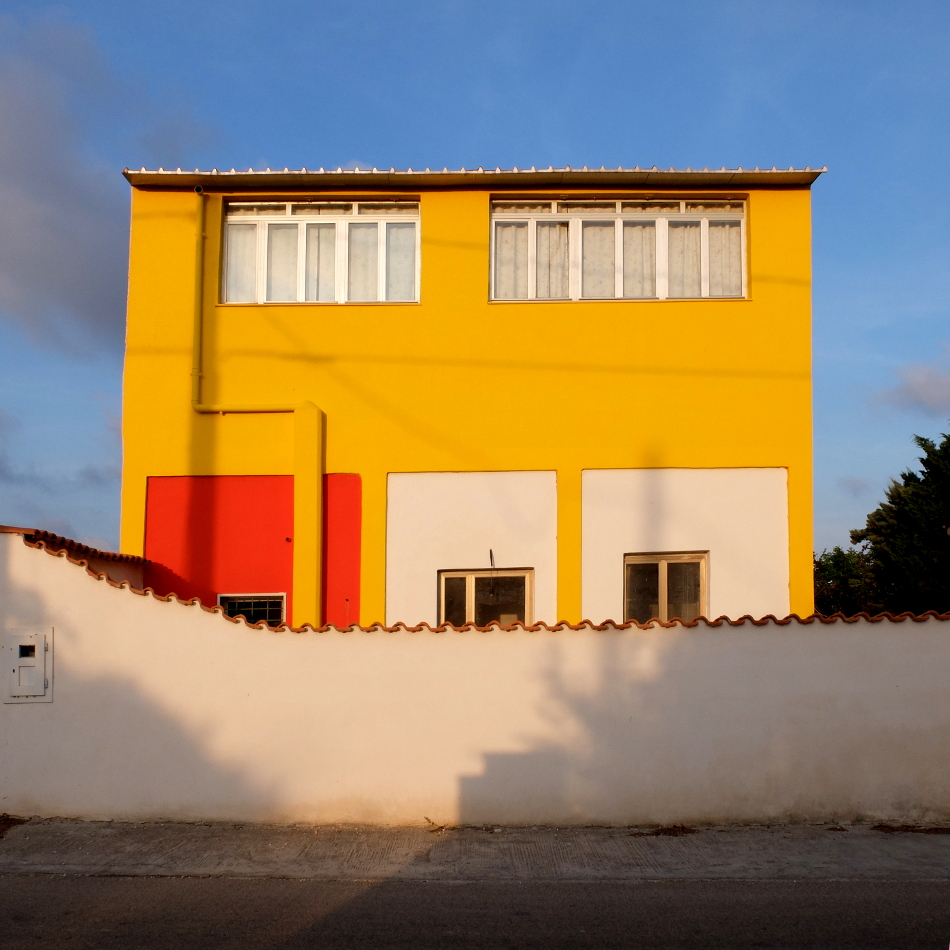 The yellow building