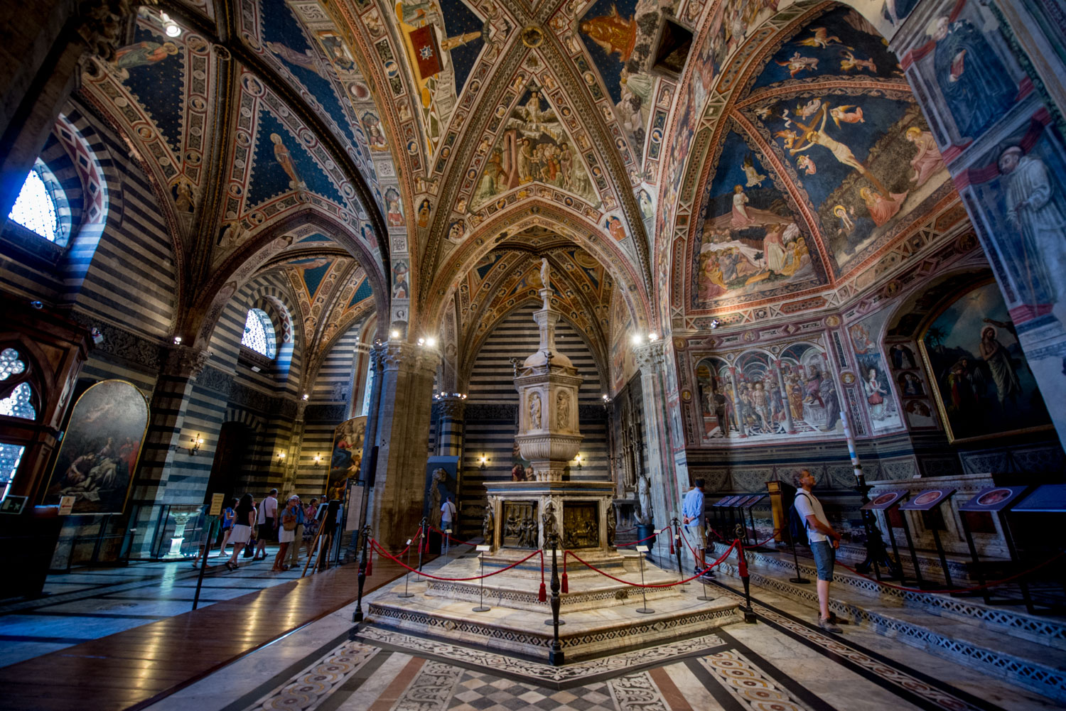 Siena.-..Duomo.. Battistero...