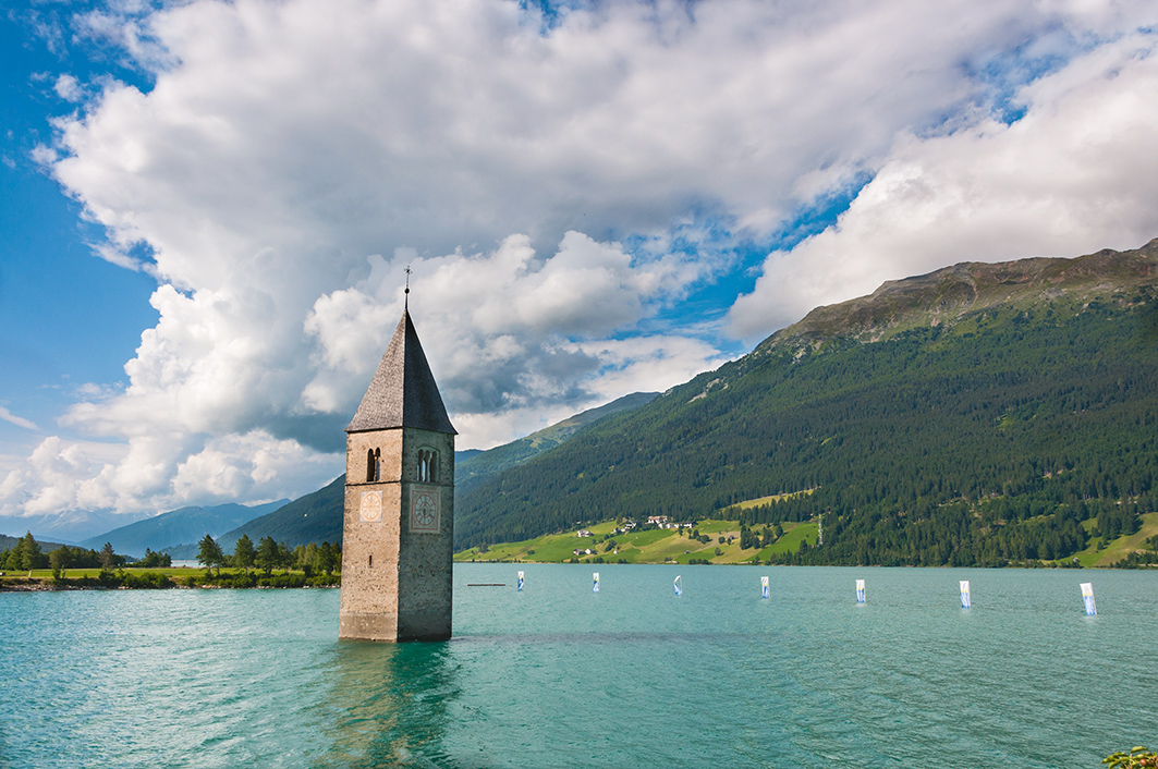 Il campanile sul lago