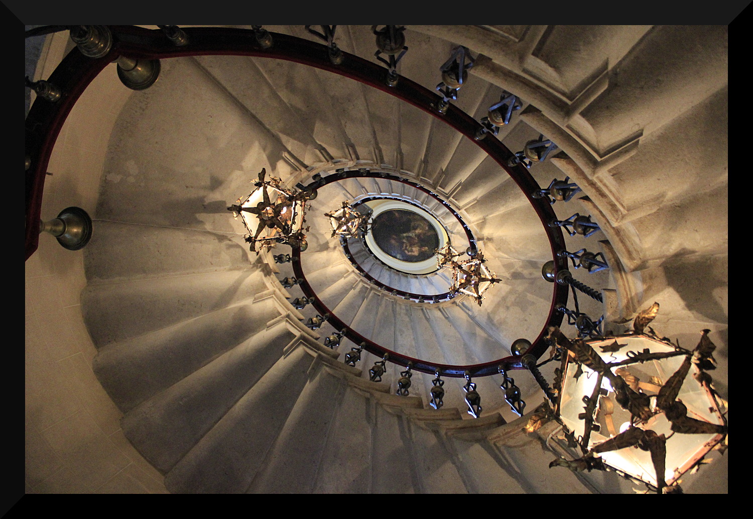 chiocciola da sdraiato sul pavimento