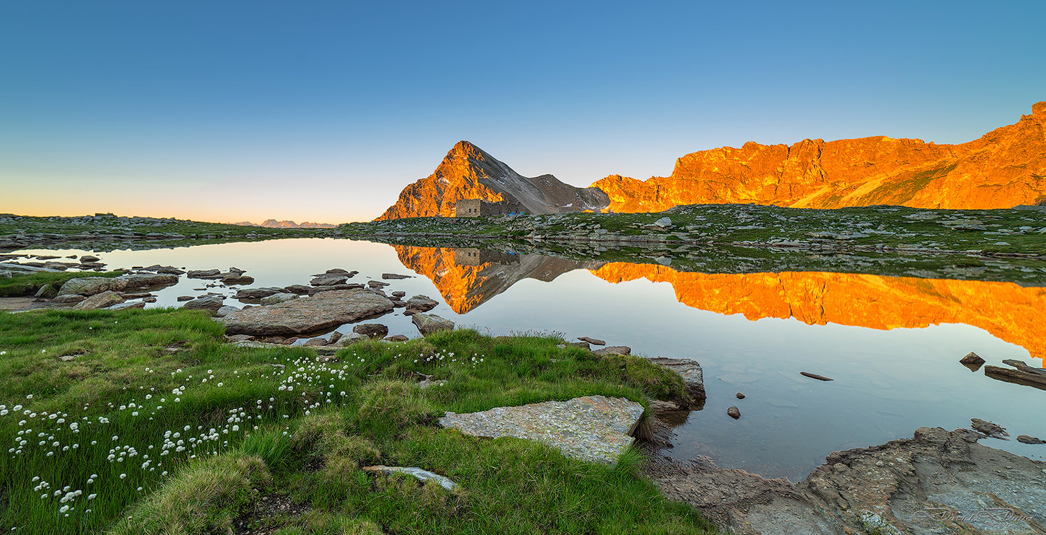 Monte Chersogno e Lago Camoscere all'alba