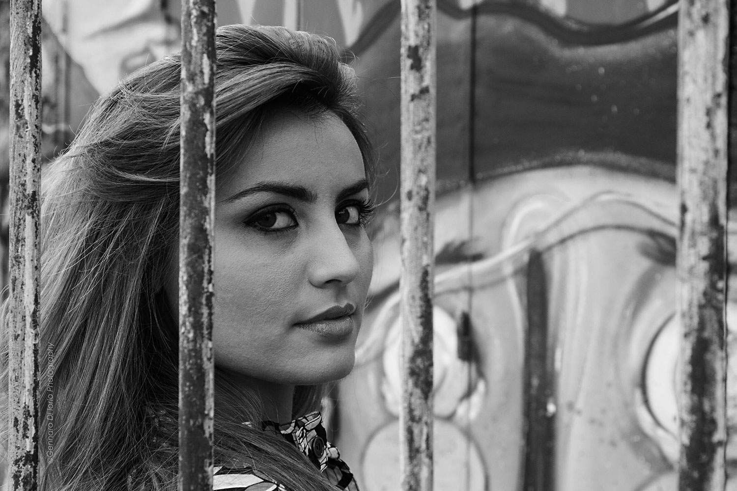 Uno sguardo oltre le sbarre