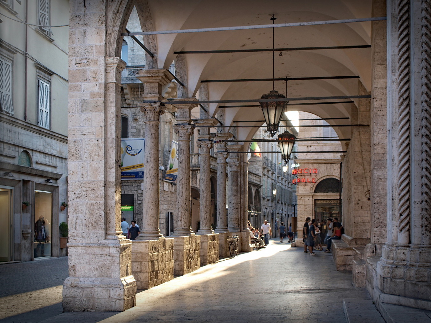Ascoli, porticato