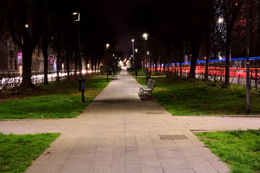 la vita ai lati del vialetto