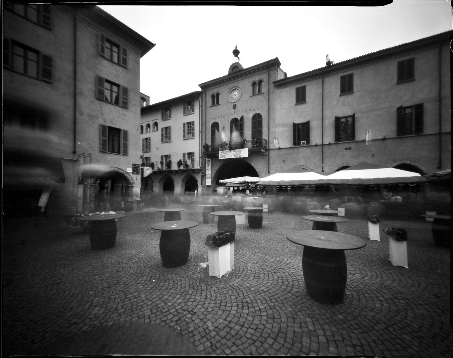 perch� tutto � in movimento...  ;/) pinhole