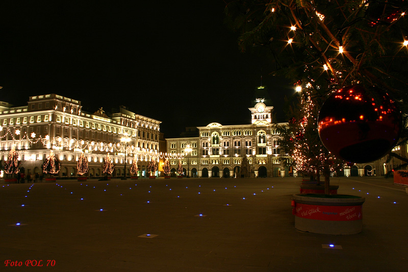 Piazza Unit� d'Italia in versione Natalizia