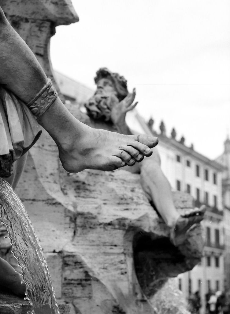 Ai piedi della fontana