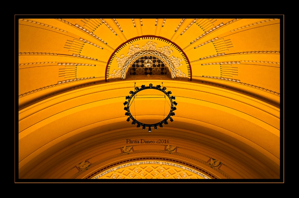 L'eleganza del giallo