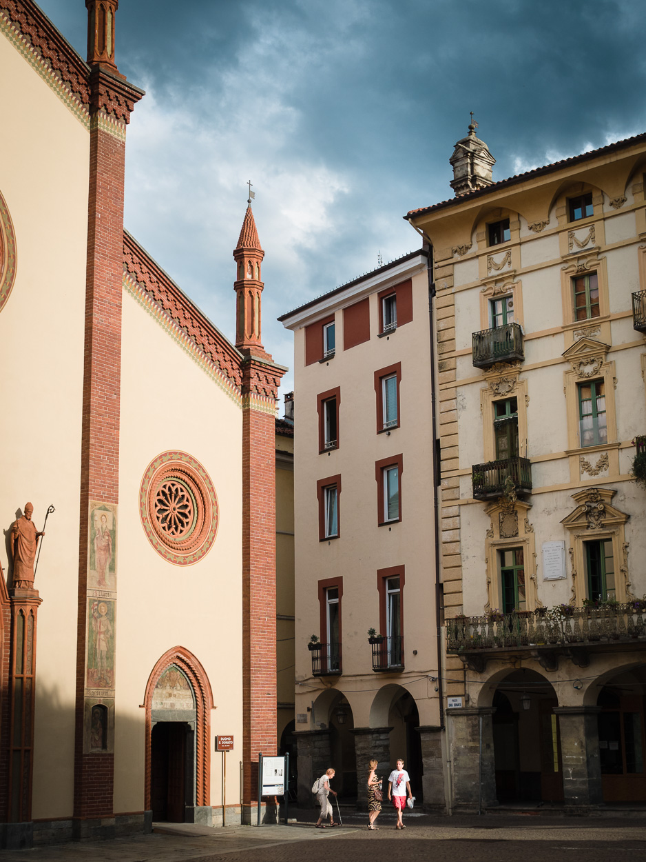 Contrasti in Piazza del Duomo