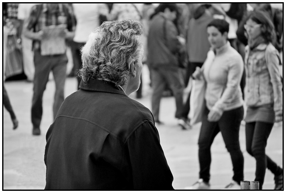 solitudine affollata