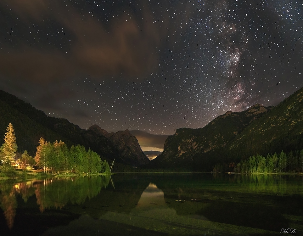 Lago di Dobbiaco by night
