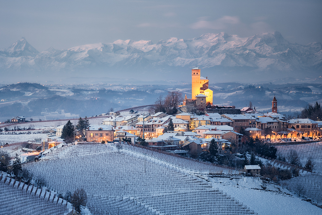 CASTLE UNDER THE SNOW