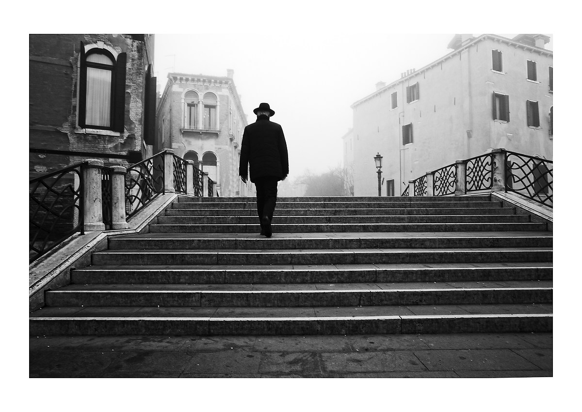 L'uomo col borsalino
