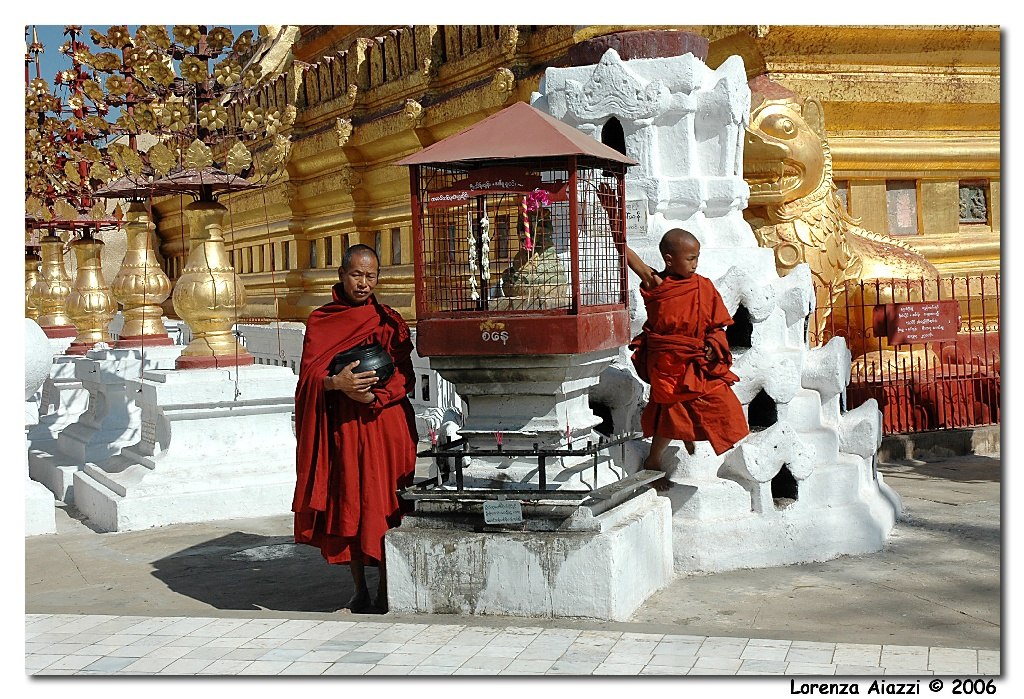 Shwezigon Paya  -  Bagan