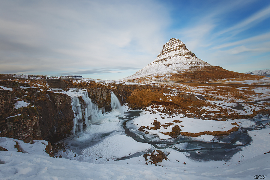 Kirkjufell e Kirkjufellsfoss in inverno
