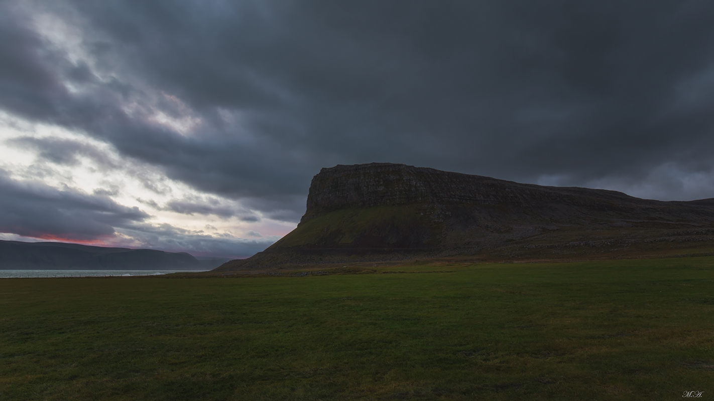 Patreksfjordur alle prime luci dell'alba