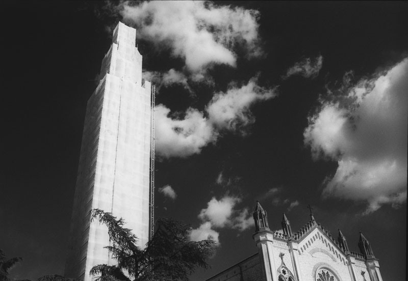 Il campanile incartato