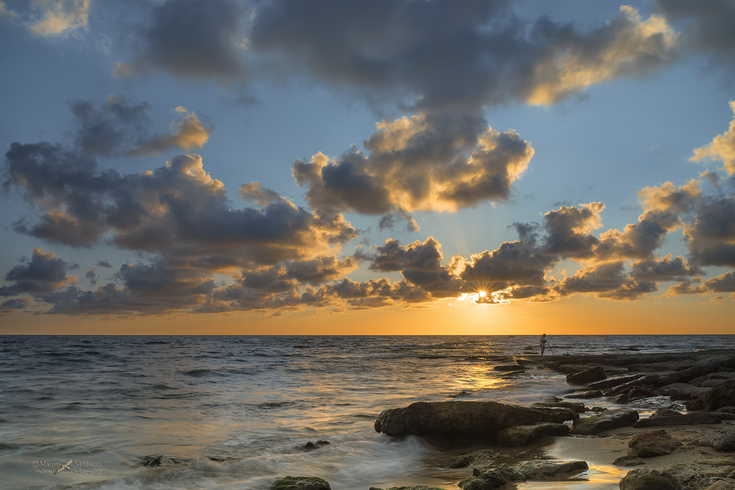 All'ombra dell'ultimo sole...si era assopito un pescatore...
