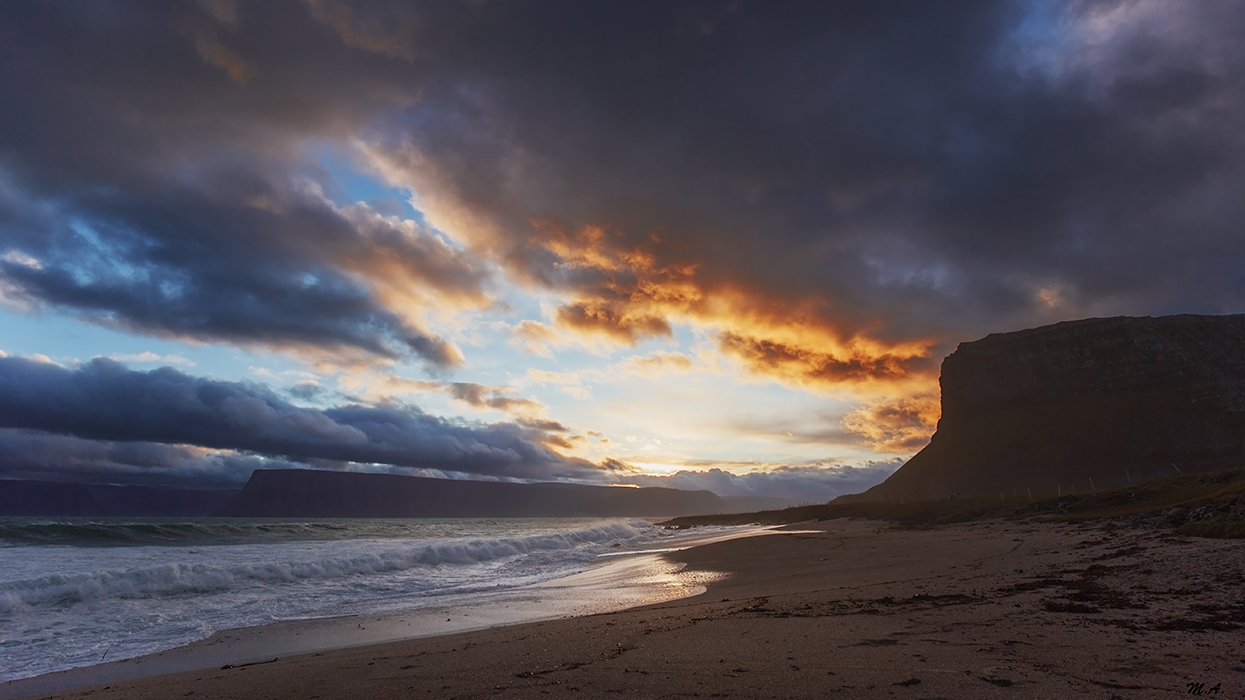 Alba oceanica sul fiordo di Patreksfjordur